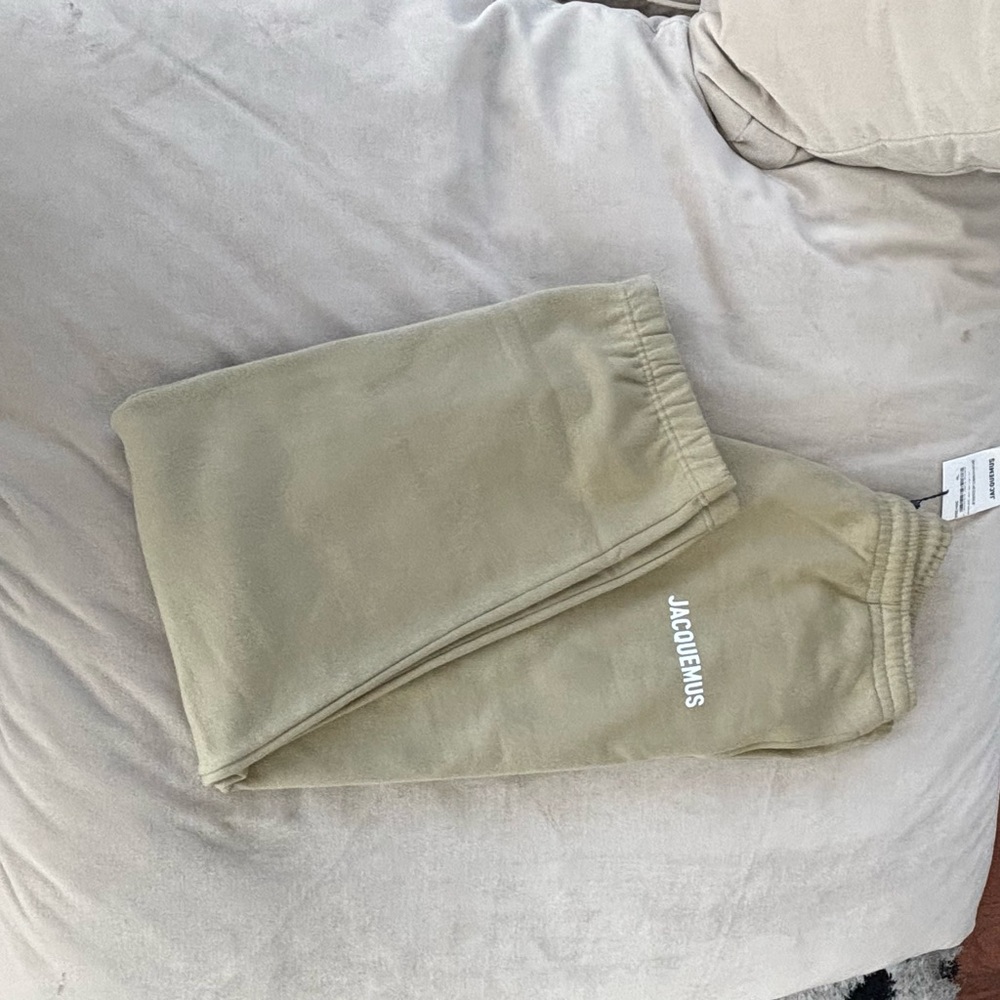 JACQUEMUS
Khaki Le Papier 'Le Jogging Jacquemus' Lounge Pants